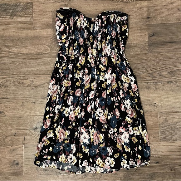 Bootlegger Strapless Dress - Picture 2 of 4